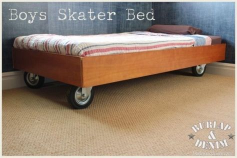 Bed On Wheels Diy, Fold Up Wall Bed, Bed Industrial, Skateboard Bedroom, Bed On Wheels, Train Bed, Boys Skater, One Room Flat, Build A Murphy Bed