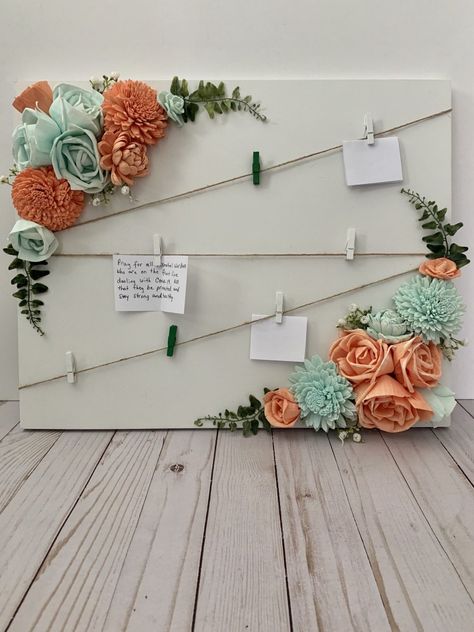 Flower Cork Board, Craft With Canvas Board Ideas, Flower Board Diy, Prayer Board Ideas Diy, Wood Flowers Diy, Diy Prayer Board, French Country Aesthetic, Diy Bulletin Board, Working With Wood