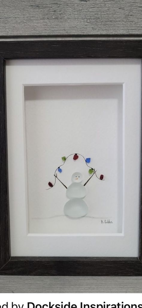 Christmas Pebble Art Snowman, Sea Glass Cards Christmas, Glass Rocks Crafts, Christmas Sea Glass Crafts, Beach Glass Crafts Ideas, Christmas Seaglass Art, Diy Sea Glass Crafts, Christmas Beach Glass Art, Sea Glass Art Projects Diy