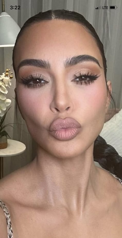 Kim Kardashian Lips, Kourtney Kardashian Makeup, Kim Kardashian Makeup Tutorial, Kim K Makeup, Kim Makeup, Kardashian Makeup, Kylie Makeup, Kim Kardashian Makeup, Kim Kardashian Hair