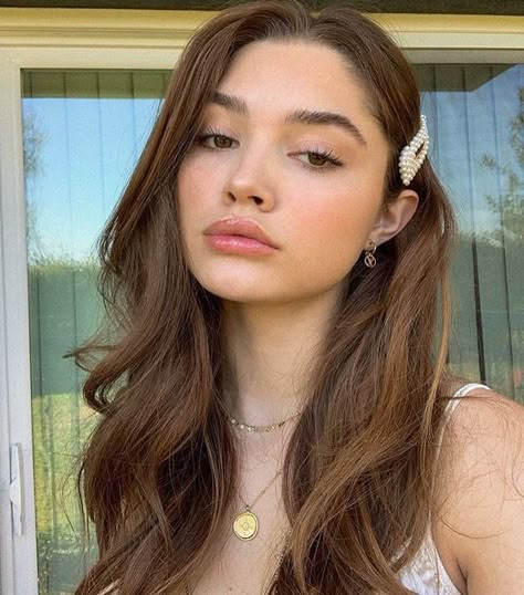 Geraldine Grus, Pelo Cafe, Natural Everyday Makeup, Zodiac Academy, Lip Plumper, Hair Color Trends, Everyday Makeup, Cute Hair, Beauty Trends