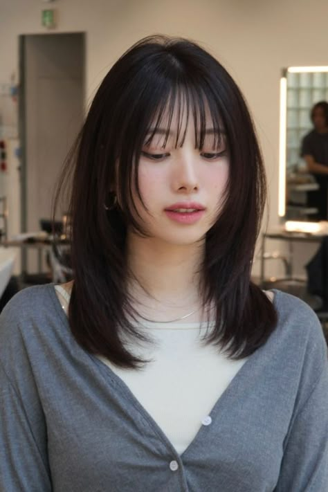 The Rachel Short Wispy Bangs, Pretty Hair Cuts, Face Framing Hair, Layered Haircuts With Bangs, Fall Hair Color Trends, Straight Hair Cuts, Medium Layered Hair, Layered Haircuts For Medium Hair, Hair Inspiration Long