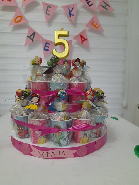 Candy Cake Ideas Birthday Diy, Candy Bar Cake Ideas, Muffin Birthday Cake, Candy Cake Diy, Disney Princess Theme Party, Candy Cups, Birthday Party Snacks, Homemade Birthday Cakes, Personalised Gifts Diy