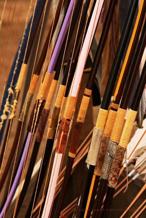 Kyudo Yumi Bow, Hunting Bows, Archery Women, Dragon Kid, Traditional Archery, Purple Bow, Archery Hunting, Bow Arrows, Purple Bows