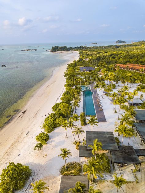 Sheraton Belitung Resort is located in Bangka Belitung Islands province, Indonesia. Belitung Island, Belitung, Tourist Places, Famous Places, Historical Place, Best Sites, Trekking, Wedding Ceremony, Things To Do