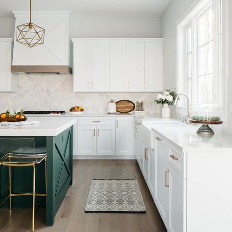 Elizabeth & Scott Mathieson on Instagram: “That island color 🌿🙌🏻” Extra White Sherwin Williams, Dard Hunter Green, Cabinets Sherwin Williams, White Sherwin Williams, Sherwin Williams Green, House Development, Sherwin Williams Extra White, Elizabeth Scott, Two Tone Walls