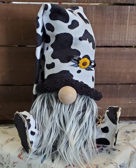 Cow Gnomes, Animal Gnomes, Cow Gnome, Gnome Ideas, Moo Cow, Gnomes Diy, Diy Gnomes, Gnomes Crafts, Nanny