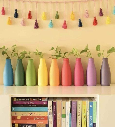 Glass bottle Decor ideas Formula 1 Room, Glass Bottle Decor Ideas, Fun Art Projects For Kids, Diy Crafts Room, Kids Diy Crafts, Beer Bottle Art, Fun Art Projects, Glass Bottle Decor, Crafts Room Decor