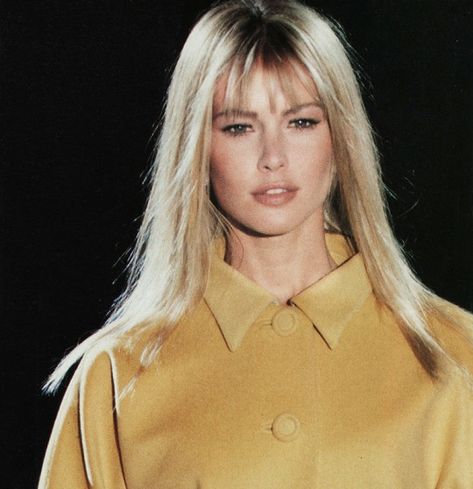 Y2k Blonde Hair, Blonde Hair Bangs, 1990s Supermodels, Embrace Messy Hair, Blonde Bangs, Models 90s, Y2k Hairstyles, Blonde Hair With Bangs, 90s Models