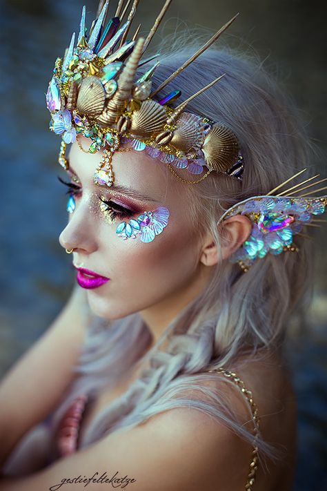 Siren Makeup Mermaid, Mermaid Headdress, Sea Crown, Mermaid Makeup Halloween, Mermaid Costume Diy, Sea Fairy, Mermaid Costumes, Mermaid Cosplay, Costumes College