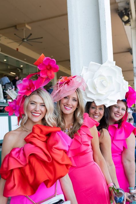 Derby Hats and Derby Style Return to Churchill Downs – Garden & Gun Red Kentucky Derby Hat, Kentucky Derby Outfit 2024, Derby Hairstyles With Fascinator, Ky Derby Outfits, Kentucky Derby Fashion Women, Kentucky Derby Outfit For Women Classy, Derby Hat Ideas, Derby Photoshoot, Derby Dresses And Hats Outfit