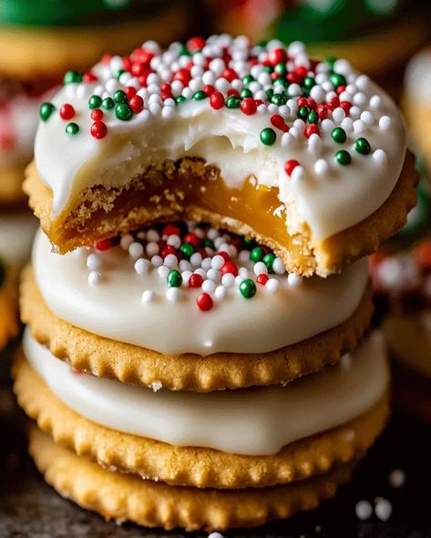 Ritz Cracker With Rolo Candy, Christmas Cookies Made With Pretzels, Ritz Cracker Holiday Treats, White Chocolate Ritz Crackers, Ritz Cracker Cookies Recipes, Ritz Crackers Christmas Cookies, Ritz Christmas Cookies, Ritz Cracker Christmas Treats, Ritz Cracker Christmas Cookies