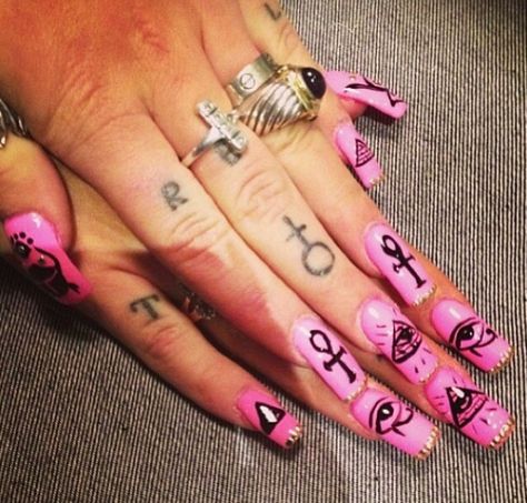 Nails Madeline Pendleton, Alt Hair, Painted Nails, Cute Nail Art, Cool Nail Designs, Matte Nails, Makeup Fashion, Cute Nail, Infinity Tattoo