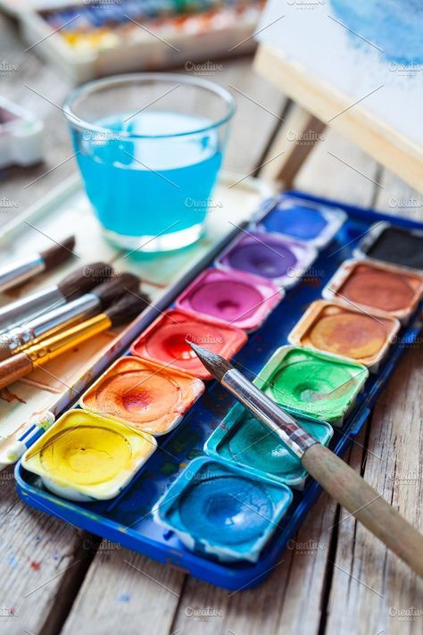 Watercolor paints, brushes and easel. Arts & Entertainment Photos Transitional Home Decor, Travel Painting, Watercolor Canvas, Watercolor Brushes, Art Brushes, Event Calendar, Paint Set, Paint Brushes, Watercolour Painting