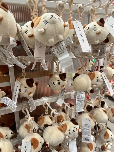 Miniso Products Keychain, Miniso Plush Keychain, Cat Plush Aesthetic, Miniso Keychains, Keychain Plushies, Miniso Aesthetic, Miniso Plush, Miniso Plushies, Plushies Keychain