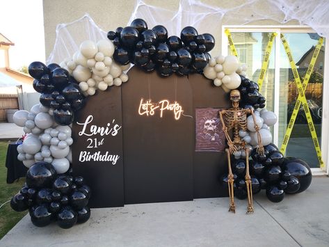 Chiara Walls With Balloons, Balloon Halloween, Couples Dinner, Halloween Balloon, Wood Butterfly, Halloween Balloons, Balloon Columns, Set Up, Balloon Arch