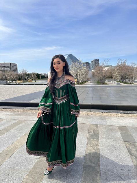 ayeda boutique | outfit inspo | outfit of the day | afghan | afgan dress | green dress Garba Outfit, Afghan Dress, Afghan Clothes, Afghan Dresses, Inspo Outfit, Fancy Dresses, Boutique Clothing, Green Dress, Outfit Of The Day