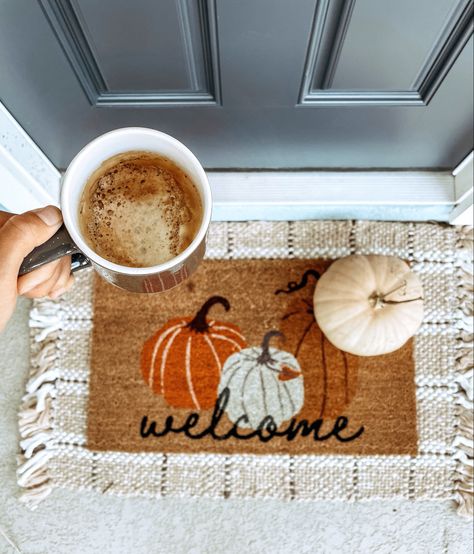 Fall Front Door Mat, Fall Mats Diy, Fall Door Mat Ideas, Fall Rugs, Halloween Door Mat Diy Easy, Fall Door Mat, Fall Welcome Mat, Fall Door Mats, Welcome Mat Ideas