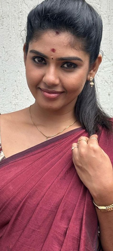 Vijay Tv Serial Actress Images, Vijay Tv Serial Actress, Hema Rajkumar, Gayathri Yuvaraj, Painting Poses, Tv Actress Images, Faces Wallpaper, Nivedha Thomas, Beauty Hacks Lips