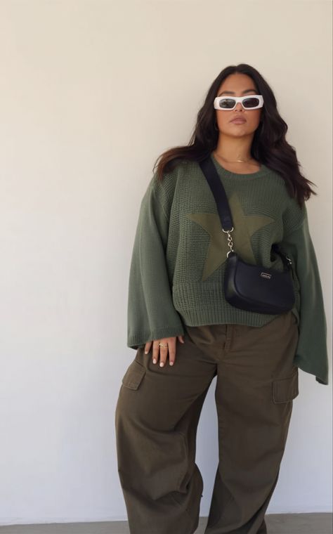 Thicker Womens Fashion, Casual Outfits Plus Size Women, Plus Size Hoodie Outfit, Plus Size Clean Girl Aesthetic, Bigger Girl Outfits, Green Long Sleeve Shirt Outfit, Professional Plus Size Outfits, Spring Streetwear Outfits, Mid Size Street Style