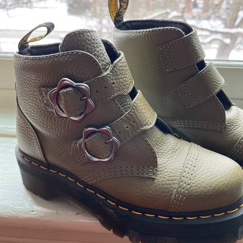 Green Platform Flower Buckle Doc Martens Flower Buckle Doc Martens Outfit, Buckle Doc Martens, Green Doc Martens, Green Platform, Doc Martens Outfit, Buckle Boots, Dr Martens Shoes, Martens Shoes, Doc Martens