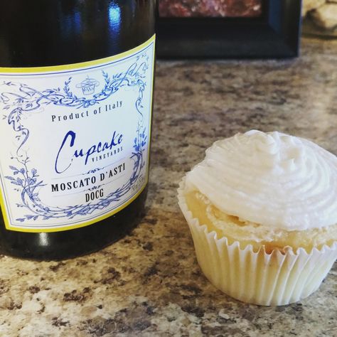 Moscato Cupcakes, Super Bowl Cupcake, Infused Cupcakes, Wine Cupcakes, Boozy Cupcakes, Gourmet Cupcakes, Wine Dinner, Sweet Wine, Cupcake Ideas