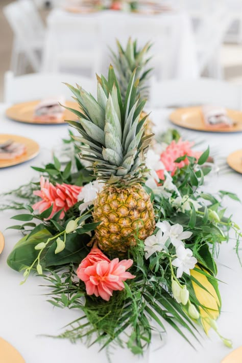 Hawaii Wedding Centerpiece Ideas, Tropical Tablescape Summer, Pineapple Centerpiece Wedding, Tropical Tablescape Centerpiece Ideas, Hawaii Theme Wedding Ideas, Tropical Fruit Centerpieces, Hawaiian Style Wedding Reception, Tommy Bahama Party Theme Wedding Reception, Tropical Rehearsal Dinner Decorations