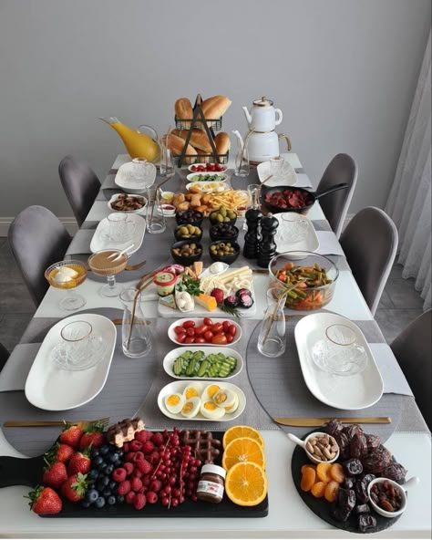 Healthy Breakfast Menu, Brunch Catering, Breakfast Presentation, Food Set Up, Gourmet Breakfast, Catering Ideas Food, Food Displays, Healthy Clean Eating, Catering Ideas