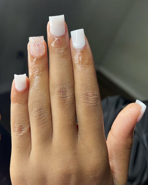 White Short Nails With Glitter, Short White Acrylic Nails With Gems, Short Square Acrylic Nails White Glitter, Finger Length Nails, Extra Short Nails Design, Cute Short Acrylic Nails Ideas Simple, Short Cute Baddie Nails, Short Nail Tip Ideas, Birthday Nails Short White