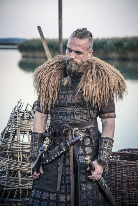 Vikings Halloween, Outfit Herren, Costume Viking, Viking Cosplay, Last Kingdom, Viking Men, Viking Costume, Viking Clothing, The Last Kingdom