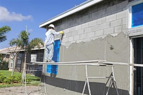 How to Stucco a Cinder Block Wall - Decor Dezine Diy Stucco Exterior, How To Stucco, Cinder Block House, Concrete Block House, Stucco Repair, Concrete Block Walls, Cinder Block Walls, Cement Blocks, Build A Wall