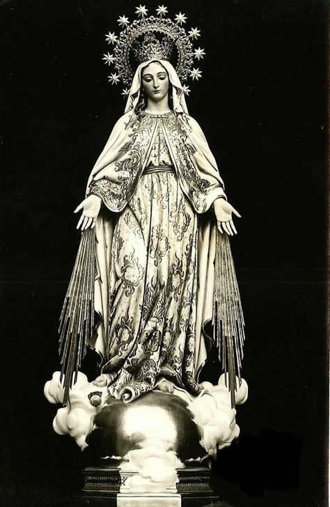 Virgin Mary Art, Mother Mary Images, Virgin Mary Statue, Images Of Mary, Mary Statue, Mother Of God, Our Lady Of Sorrows, 다크 판타지, The Virgin Mary