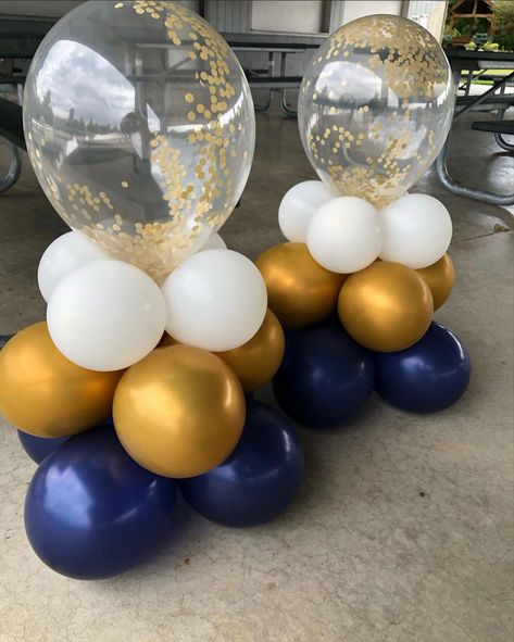 Balloon Tabletop Centerpieces, Tabletop Balloon Centerpieces Diy, Ballon Table Centerpiece, Team Banquet Ideas, Balloon Centerpieces Without Helium, Table Top Balloon Centerpieces, Ffa Decorations, Softball Banquet, Balloon Centerpieces Diy