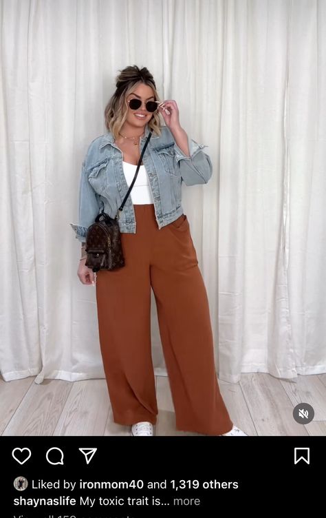 90kg Woman Outfit, Plus Size Flowy Pants Outfits, Plus Size Airport Outfit Casual, 200lbs Women Outfit, Casual Fall Plus Size Outfits, Midsize Outfit Inspirations, Plus Size 2024 Outfits, Casual Birthday Party Outfit Guest, Curvy Pear Shaped Outfits