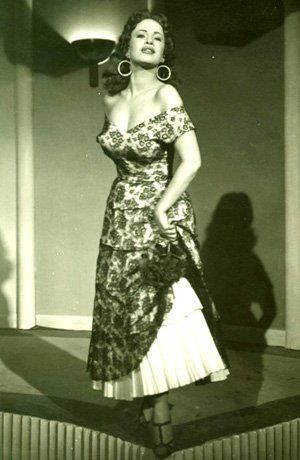 hend rostom - هند رستم #Egypt Egyptian Movies, Egyptian Fashion, Egyptian Beauty, Egyptian Women, Egyptian Actress, Evolution Of Fashion, Belly Dance Costumes, Turkish Beauty, August 8