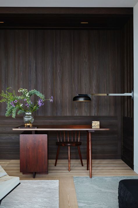 YinjiSpace - Retreat in Kanagawa Christian Liaigre, Wall Paneling Diy, Kengo Kuma, Slat Wall, Vintage Desk, Elle Decor, Wall Panels, Wooden Walls, Contemporary Interior