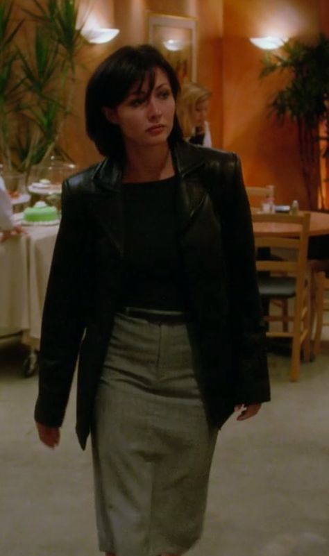 Charmed Style 90s, Pru Halliwell Outfits, Prue Halliwell Season 1, Charmed Prue Outfits, Prue Charmed Outfits, Prue Halliwell Aesthetic, Piper Halliwell Outfits, Charmed Tv Show Outfits, Prue Halliwell Outfits