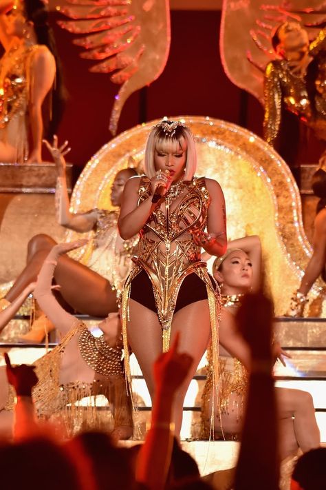 Nicki Minaj Proves She’s the Queen of the VMAs With a Sexy Performance Onika Maraj, Nicki Minaj Outfits, Golden Queen, Nicki Minaj Wallpaper, Nicki Minaj Barbie, Nikki Minaj, Nicki Minaj Photos, Nicki Minaj Pictures, Fav Artist