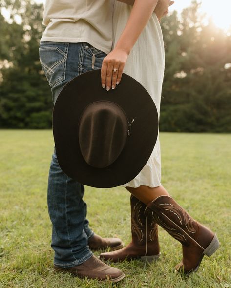 - a cowboy kind of love 🤎 . . . #ohiocouplephotographer #daytoncouplephotographer #akronphotographer #cincinnaticouplesphotographer #westernengagement #westernengagementphotos #cowboyphotoshoot #westernphotoshootinspo #ohiowestern #westerntravelphotograpgher Ohio Couple Photographer, Dayton Couple Photographer, Western Engagement Photoshoot, Engagement Inspo Western Bride Photoshoot, Engagement Photos Cowgirl Boots, Western Engagement Announcement, Rustic Western Engagement Photos, Western Themed Couple Photoshoot, Western Anniversary Pictures, Western Fall Engagement Pictures, Engagement Photos Ideas Western, Country Wedding Engagement Photos