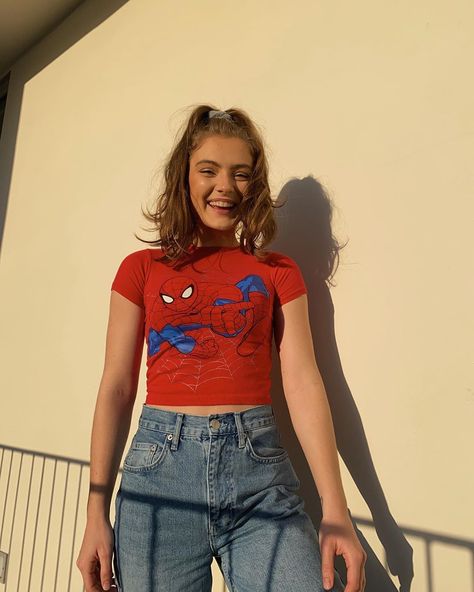 Amanda Pavillard, Spiderman Girl, Spiderman Outfit, Spiderman Shirt, Thrifted Outfits, Emma Chamberlain, Causual Outfits, Swaggy Outfits, Swag Outfits