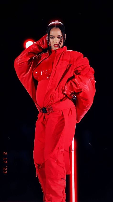 Rihanna Iconic Outfits, Rihanna Superbowl 2023, Rihanna Posters, Rihanna Red Dress, Rihanna Icon, Rihanna Birthday, Rihanna Superbowl, Rihanna 2000's, Rihanna Quotes