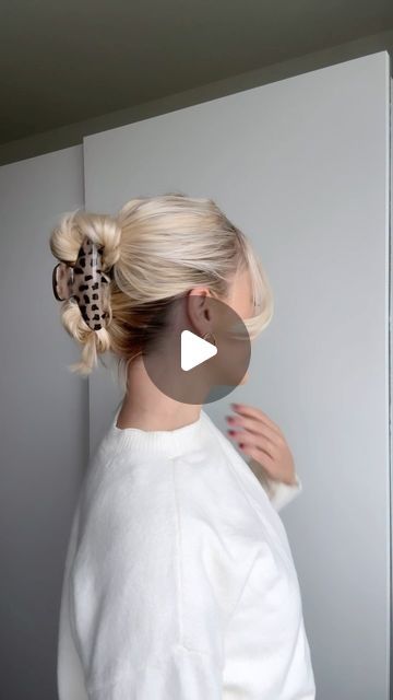 Your favorite accessorie ♡ scrunchies, hairstyles & more on Instagram: "Try this hack if you think your hair is too short for a hairclaw. 🤩
Hairclaw: „wild“ in bright leo 🐆 

#hairhacks #hairhack #shorthair #shorthairstyle #bun #clawcliphack #bunhack #hairhack #updo #hairdo #hairstyles #hairinspiration #hairideas #frisuren" Short Hair Scrunchie Hairstyles, Hair Scrunchie Hairstyles, Scrunchies Hairstyles, Scrunchie Hairstyles, Too Short, Hair Hacks, Scrunchies, Hair Inspiration, Short Hair