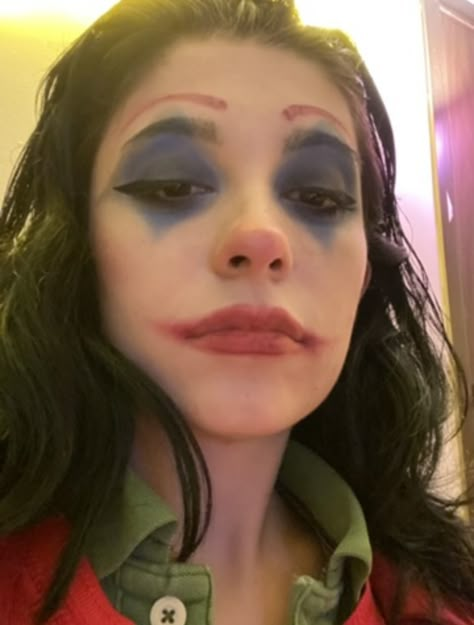 Halloween Not Basic Costumes, Kendall Roy Costume, Female Joker Costume Ideas, Most Creative Halloween Costumes Diy, Long Hair Costumes Halloween, Costumes With Bangs, Halloween Costumes Blue Hair, Green Hair Costume Ideas, Hereditary Costume