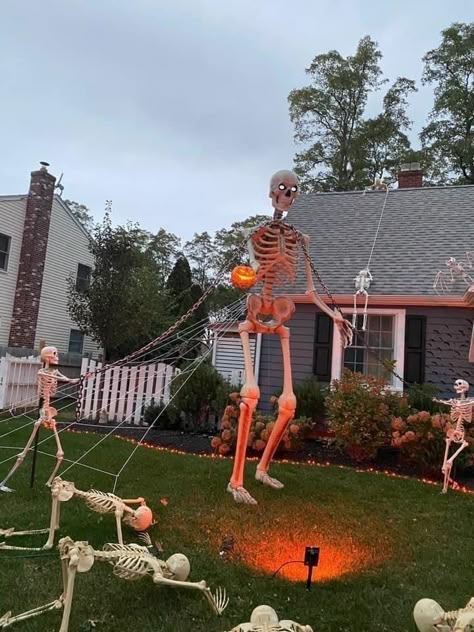 Skeleton House Decoration, Giant Skeleton Yard Ideas, 12 Ft Skeleton Decor, Halloween Skeleton Yard Displays, Tall Skeleton Decoration, Skeleton Outdoor Decor Ideas, Outdoor Skeleton Decor, 12ft Skeleton Halloween Ideas, 10 Foot Skeleton Ideas