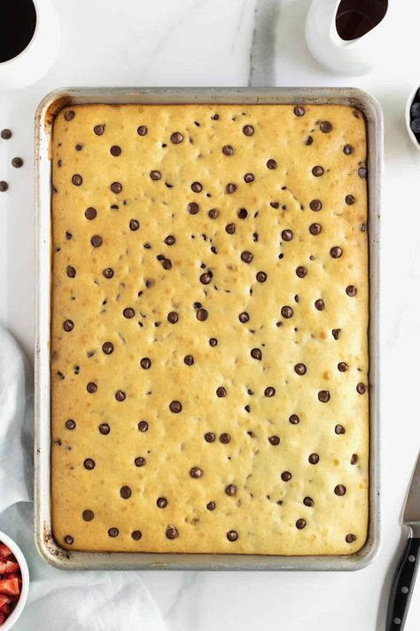 Chocolate Chip Sheet Pan Pancakes, Sheet Pan Muffins, Pancake Sheet Pan, Sheet Pancakes, Pancake Ideas, Pancake Bar, Sour Cream Pancakes, Sheet Pan Pancakes, Pan Pancakes