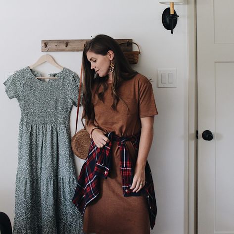 Linen Skirt Outfit Fall, Modest Fall Capsule Wardrobe, Maxi Skirt Capsule Wardrobe, Modest Mom Outfits Winter, Homemaker Capsule Wardrobe, Homestead Capsule Wardrobe, Comfortable Modest Outfits, Homestead Mom Outfit, Feminine Capsule Wardrobe Fall