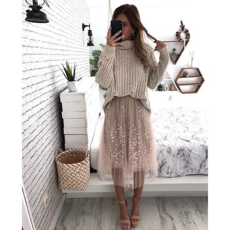 Church Outfit Fall, Outfit For Church, Gonna In Tulle, Feminine Fashion, Looks Street Style, Church Outfits, A Skirt, Looks Chic, 가을 패션