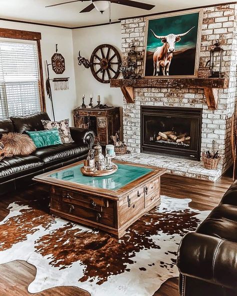 Western Chic Living Room, Western Living Room Ranch Style, Modern Western Living Room, Western Living Room Decorating Ideas, Western Apartment Decor, Western Living Room Furniture, Western Living Room Ideas, Western Style Living Room, Western Living Rooms