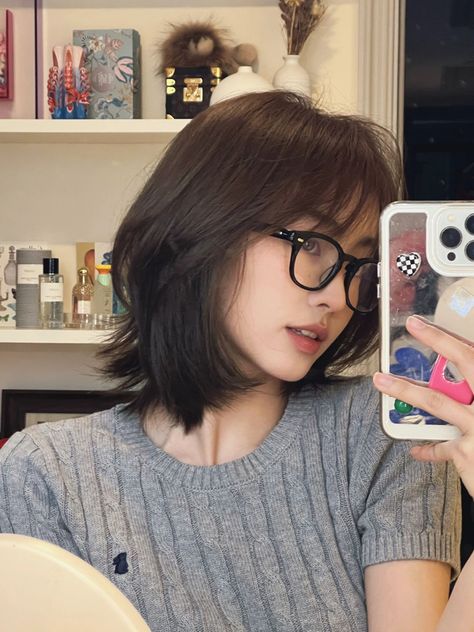 Pelo Ulzzang, Short Hair Korea, Shortish Hair, A Bob Haircut, Ulzzang Short Hair, Short Hair Dont Care, Korean Short Hair, Hair Style Korea, Layered Haircuts For Medium Hair