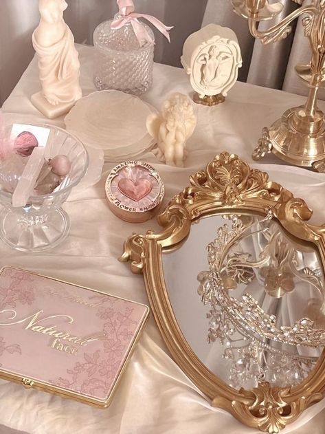 Pink Old Fashioned Aesthetic, Coquette Aesthetic Pictures Pink, Old Money Pink Aesthetic, Chanel Aesthetic Pink, Pink Chanel Aesthetic, Coquette Vision Board, Royal Coquette, Old Coquette, Money Pink